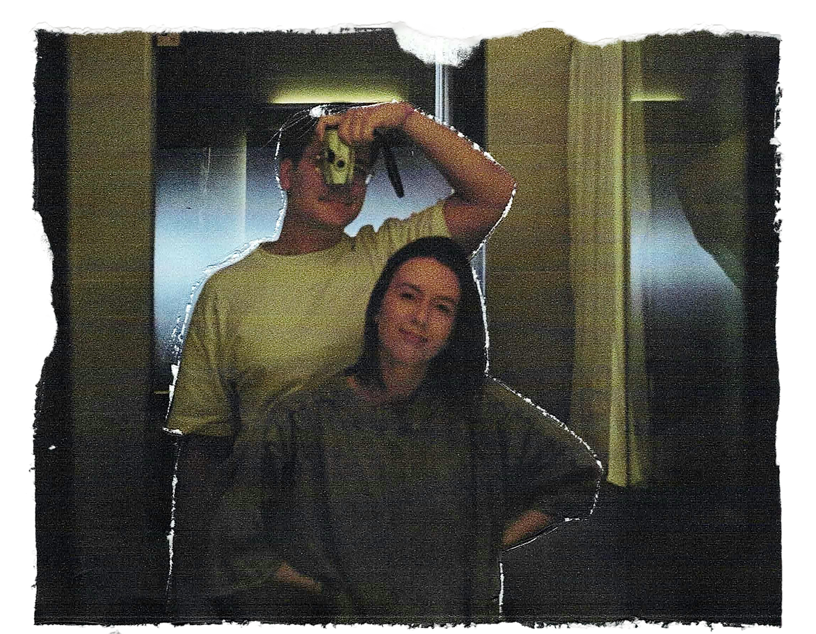 girl and boy mirrow selfi olympus